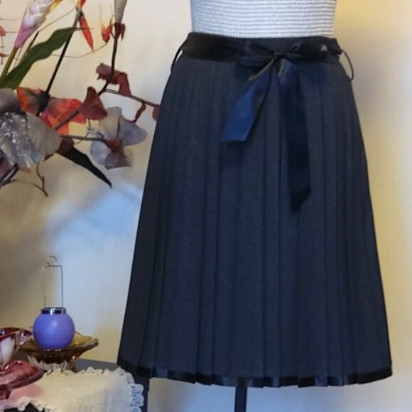 NWT SIMON CHANG Well Tailored High-quality Gray Pleated Lined Skirt Lightweight - Picture 6 of 10